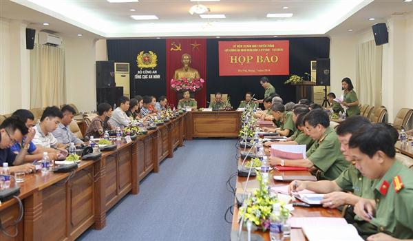 Feierlichkeiten zum 70. Jahrestag der Volkssicherheitskräfte